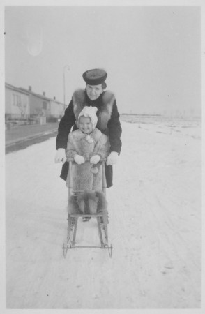 Mamma och jag åker spark och pappa fotar - Fålhagsgärdet